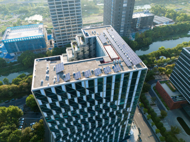 办公楼屋顶花园及太阳能光伏发电图片下载