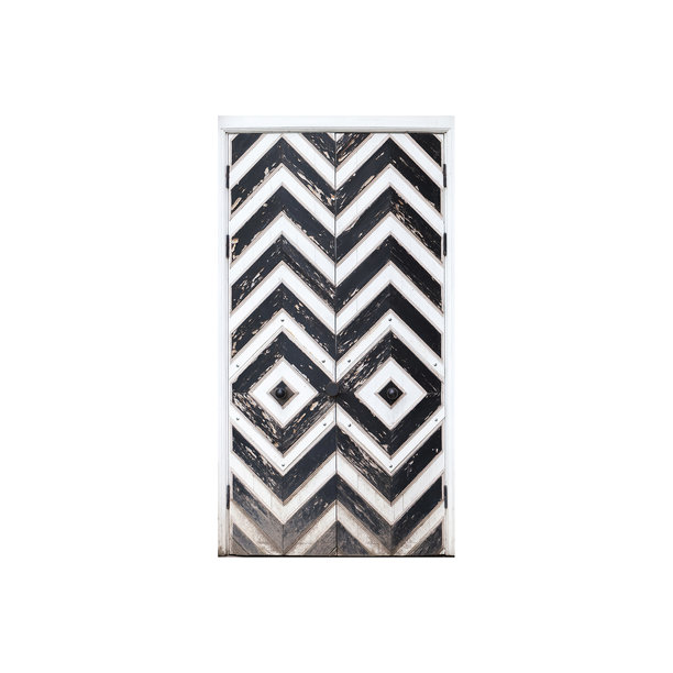 白色背景上带有条纹图案的木门。背景照片纹理图片下载