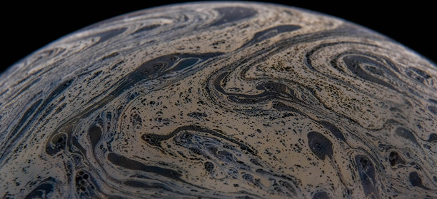 肥皂泡表面彩色光线的特写照片图片下载