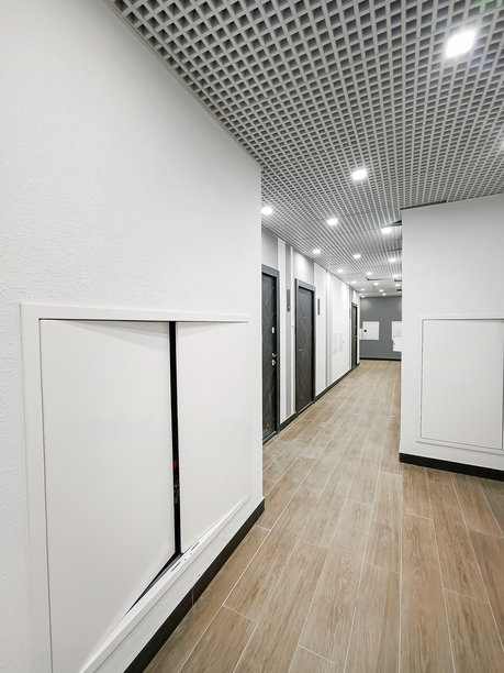 现代公寓大楼大堂。竖幅照片。图片下载