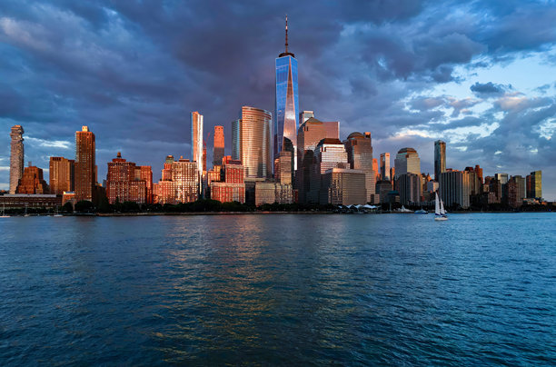 美国纽约市的城市天际线鸟瞰图，纽约市天际线，纽约全景，纽约摩天大楼，曼哈顿美景，纽约帝国大厦，《纽约时报》大厦。图片下载