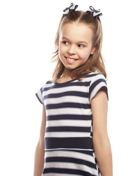 一个有趣的小女孩的照片图片下载