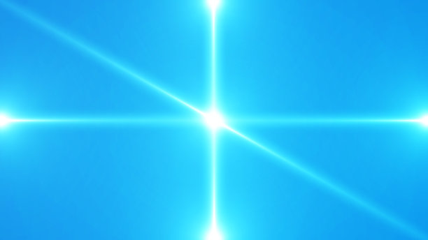 黑色背景上的光学耀斑过渡叠加。快速明亮光线的动画。耀斑胶片过渡集。4K照片图片下载