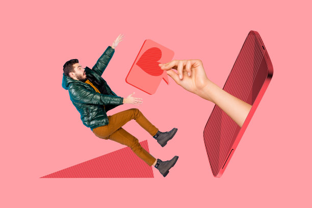 图片全流行趋势拼贴，快乐的女孩和男孩站着，手机窥视，手持爱心点赞反应，社交媒体订阅者反馈图片下载