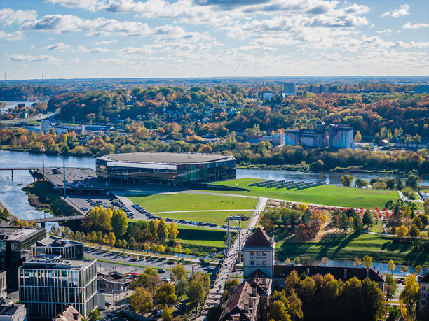 考纳斯扎尔吉里斯体育馆，航拍无人机照片，全景图图片下载