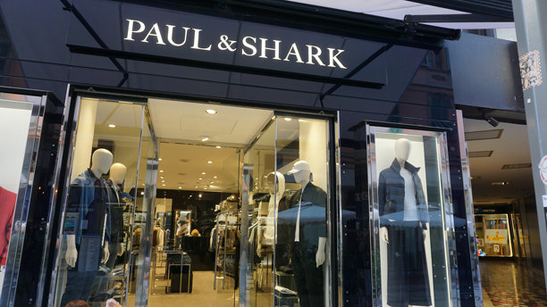 Paul and Shark 品牌店。Paul Shark 由意大利 Dini 家族于 1976 年创立，是男女奢华休闲运动服饰的领先品牌。图片下载
