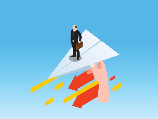 等距商务方向与策略概念：手引导商务人士乘坐纸飞机 3D 等距矢量插画图片下载