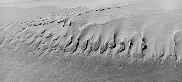 沙滩上沙子的纹理照片图片下载