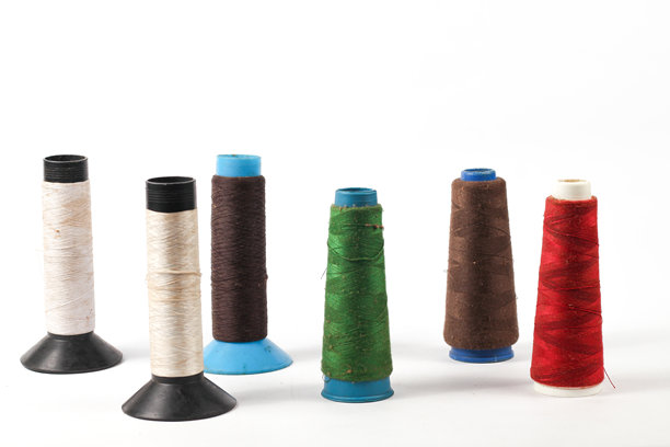 色彩缤纷的复古缝纫线轴，适合创意手工艺项目和纺织品设计灵感，是时尚博文和DIY教程的理想素材图片下载