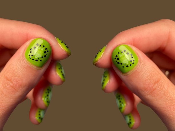 现代优雅手绘美甲，搭配创意时尚背景，用于美容和时尚概念图片下载