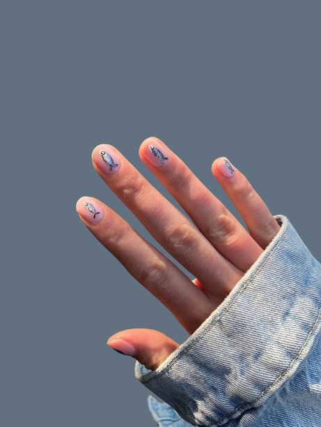 现代优雅手绘美甲，搭配创意时尚背景，用于美容和时尚概念图片下载