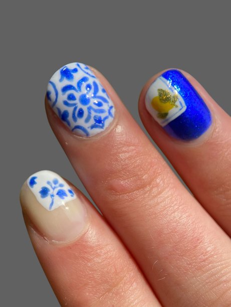 现代优雅手绘美甲，搭配创意时尚背景，适用于美容和时尚概念图片下载