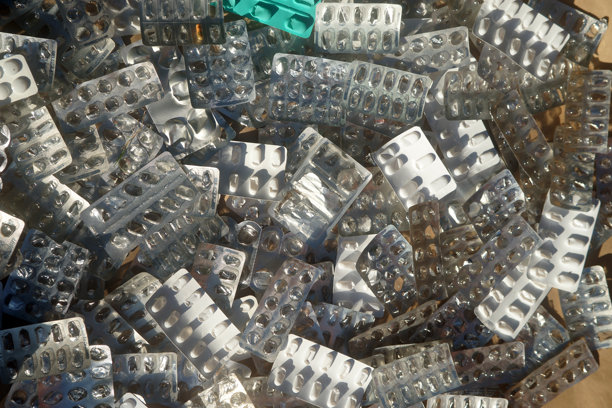 使用过的空白药剂包装袋图片下载