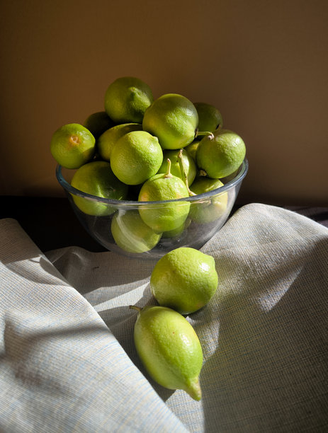 阳光明媚的柠檬水照片图片下载