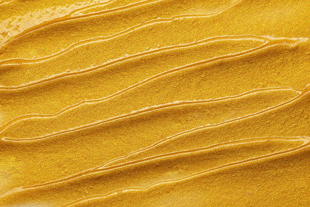 糖或盐身体磨砂膏的质地。金色磨砂膏——护肤品，带有复制空间的化妆品背景。宏观照片图片下载