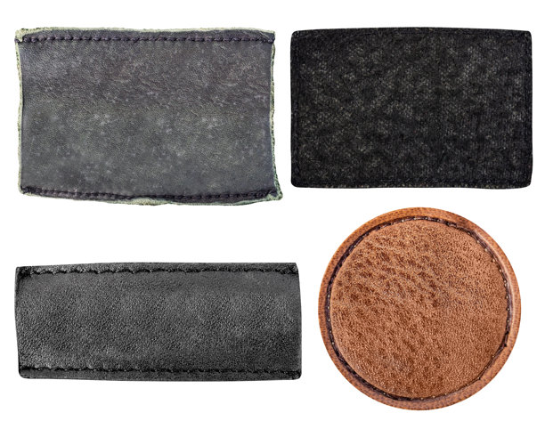 白色背景上孤立的磨损黑棕色绒面革和皮革拼贴照片。图片下载