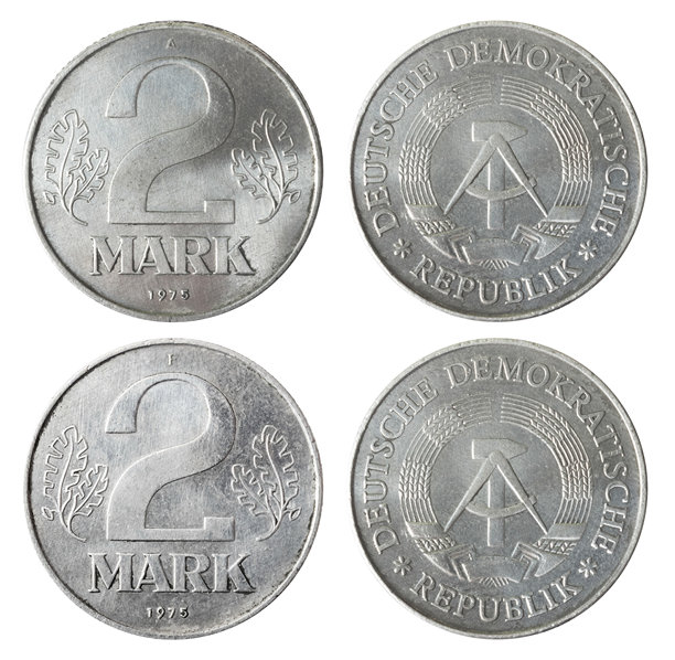 2马克德国1975年硬币，F和A，白色背景下分离的照片。图片下载