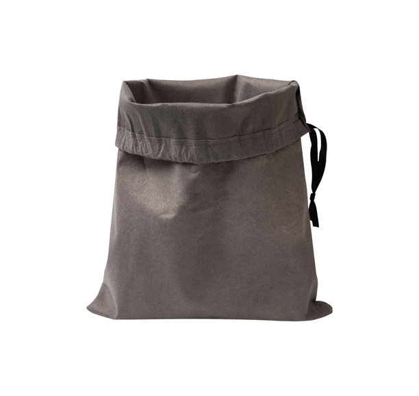 一个灰色的环保布袋，带抽绳，孤立在白色背景上。非常适合用于可持续性、健身、旅行和品牌展示模型等概念。图片下载