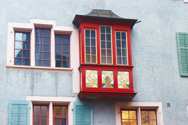 苏黎世，瑞士，木制小阳台图片下载