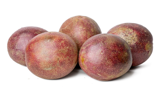 高分辨率照片，新鲜百香果孤立在白色背景上，使用高分辨率 45MP 相机拍摄图片下载