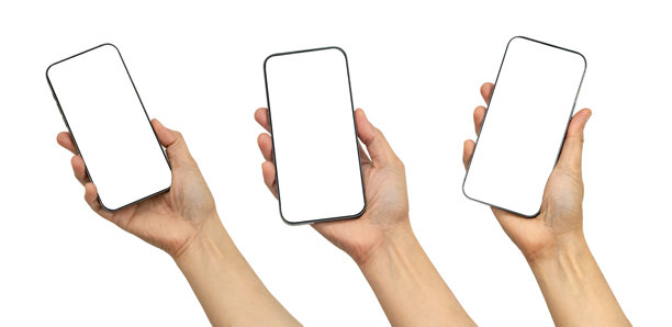 亚洲女性手持带有空白屏幕的智能手机，孤立在白色背景上。图片下载