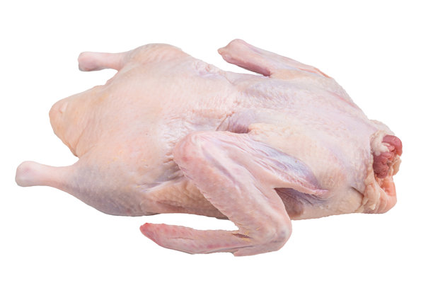 洁净白底上的整只生鸭架，非常适合用作展示新鲜禽肉和烹饪准备的食品素材图片。图片下载