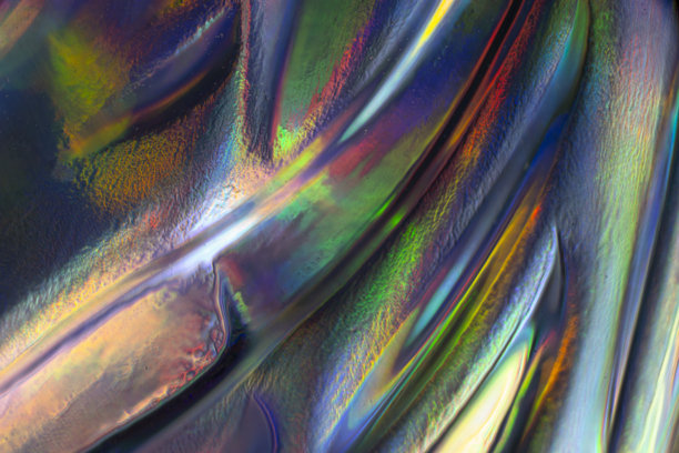 玻璃花瓶折射光线形成的彩色图案素材图片下载