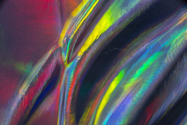 玻璃花瓶折射光线形成多彩形状的素材图片下载