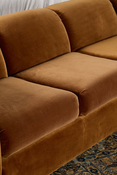 复古天鹅绒沙发，采用中世纪现代风格图片下载