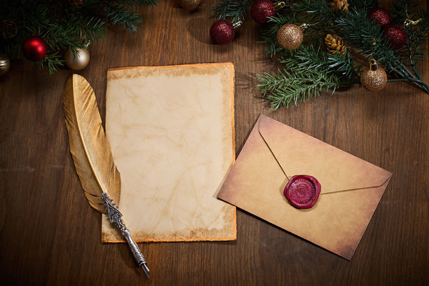 复古节日书写套装。一套经典的配置，包含羽毛笔、火漆封口的信封，以及节日装饰。图片下载