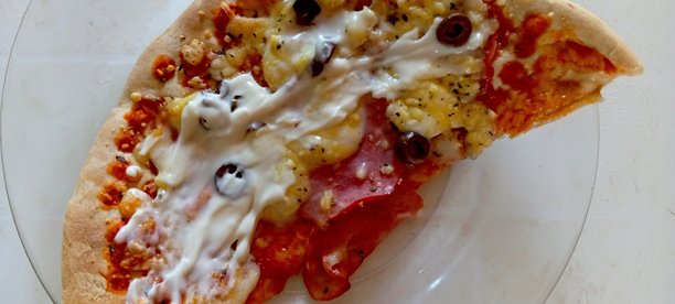 猪肉和奶油奶酪披萨的照片图片下载