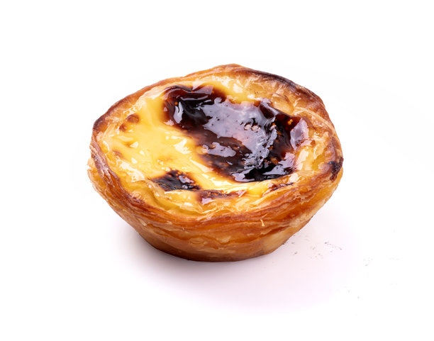 一张典型的葡萄牙蛋挞（Pastel de Nata，又称葡式蛋挞或贝伦蛋挞）的棚拍照片，背景透明，已抠图图片下载
