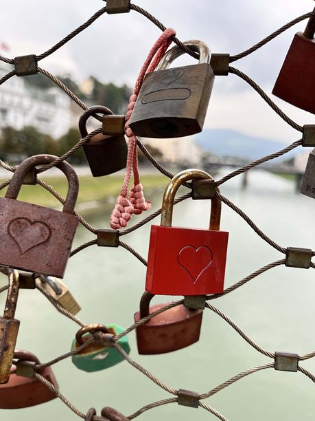 情侣锁（因系统故障已修改照片）图片下载