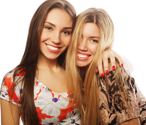 身穿彩色连衣裙的迷人小女孩照片图片下载