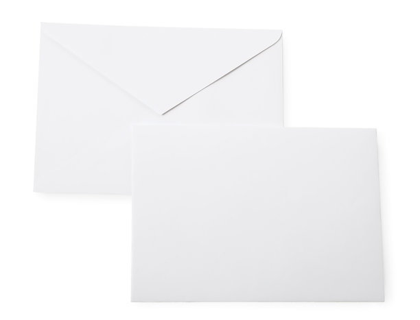 白色背景上的信封，俯视角度。设计素材图片下载