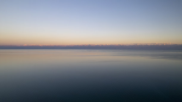 艾塞克湖日落的航拍照片图片下载