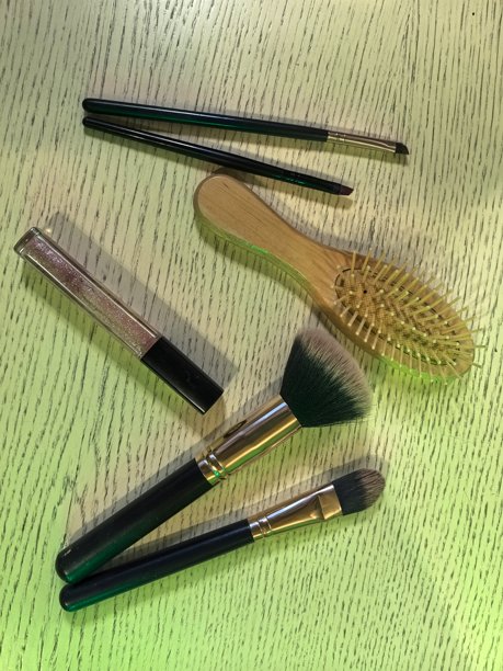 化妆刷，漂亮的化妆刷照片，用于面部，用于眼睑，化妆刷特写照片，光线充足，微距摄影，化妆师，化妆师用品图片下载