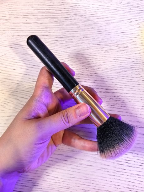 化妆刷，漂亮的化妆刷照片，用于面部，用于眼睑，化妆刷特写照片，光线良好，微距摄影，化妆师，化妆师用品图片下载