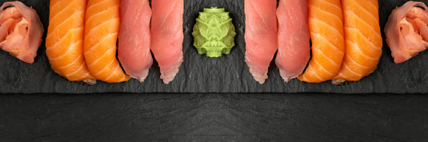 三文鱼握寿司和金枪鱼特写照片图片下载