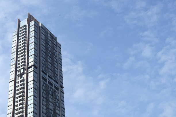 高层建筑与蓝天的照片图片下载