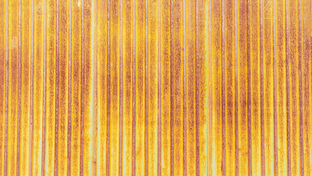 暖色调工业风和复古壁纸的垂直金色橙色锈蚀波纹金属板纹理图片下载