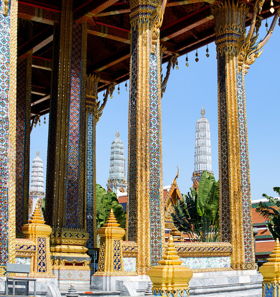 泰国曼谷湄南河畔的玉佛寺图片下载