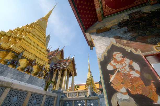 曼谷湄南河畔的玉佛寺，泰国图片下载