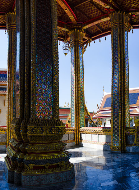 曼谷湄南河畔的玉佛寺，泰国图片下载