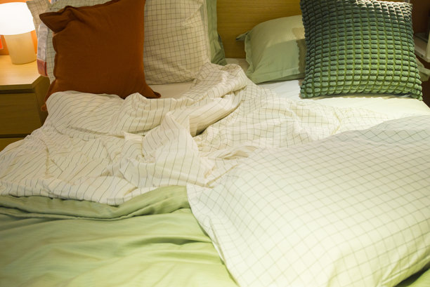 床铺，特写照片图片下载