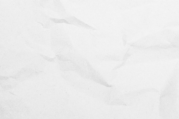 白色再生手工纸纹理作为背景。灰色纸张纹理，旧复古纸张或旧报纸的污迹晕影。粗糙艺术折痕污迹字母图案。硬纸板，留有文字复制空间。图片下载