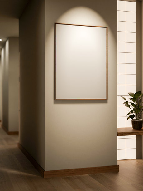 画廊房屋走廊墙壁上的白色照片画框，木地板上方有聚光灯图片下载