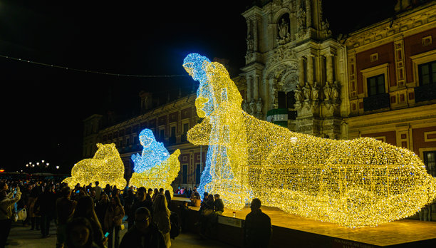 西班牙最大的发光耶稣诞生场景的照片，位于塞维利亚市。图片下载