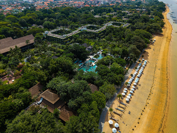 印度尼西亚巴厘岛萨努尔海滩度假村的鸟瞰图图片下载