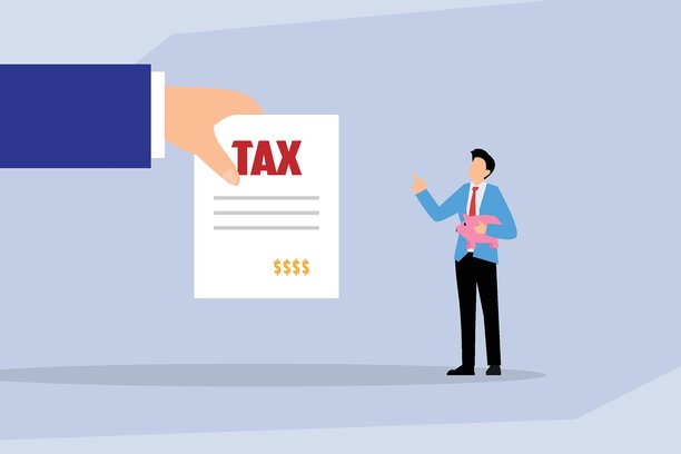 税务与财务规划：商人持有税务文件和储蓄猪仔钱罐的二维扁平矢量插画图片下载